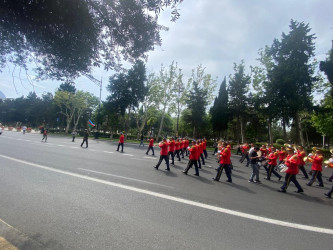 Nəsimi rayonunda 26 İyun - Silahlı Qüvvələr Günü münasibətilə hərbi orkestrlərin iştirakı ilə yürüş keçirilib.