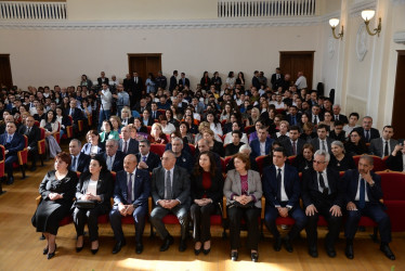 Nəsimi rayonunda Ümummilli lider Heydər Əliyevin anadan olmasının 101 illiyi münasibətilə “Ulu öndər Heydər Əliyev Azərbaycan dövlətçiliyinin xilaskarı, müasir müstəqil Azərbaycanın banisidir ” adlı tədbir keçirilib.