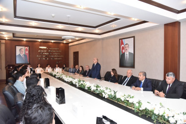 Nəsimi rayonunda respublikanın ali təhsil müəssisələrinə qəbul imtahanlarında rayon üzrə yüksək bal toplayan məzunlarla görüş keçirilib