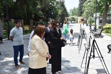 Nəsimi rayonunda “Milli-mənəvi dəyərlərimiz tarixi irsimiz” mövzusunda “Çıxdı günəş, doldu cahan nur ilə” IV inkluziv yaradıcılıq-festival müsabiqəsinin yekun təltifetmə mərasimi keçirilib.