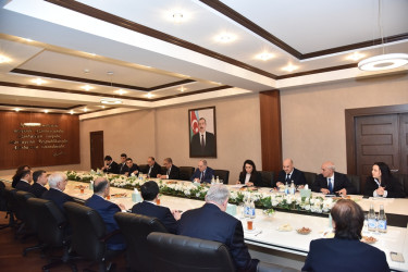 Nəsimi Rayon İcra Hakimiyyətində rayon ərazisində fəaliyyət göstərən ali təhsil müəssisələrinin rəhbərləri ilə görüş keçirilib.