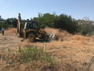 Rayonda tikinti aparılan binaların hasara alınmış ərazilərində  sanitar təmizlik işləri aparılıb.