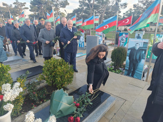 Vətən Müharibəsi Şəhidi Babaxanov Elman Ağamirzə oğlunun doğum günündə əziz xatirəsi yad edildi.