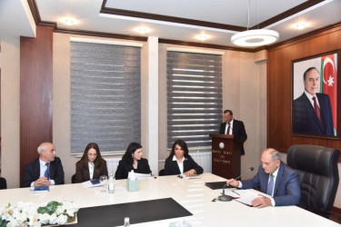 Nəsimi rayon İcra Hakimiyyətində respublikanın ali təhsil müəssisələrinə qəbul imtahanlarında rayon üzrə yüksək bal toplayan məzunlarla görüş keçirilib