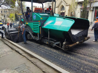 Azadlıq prospektində növbəti asfaltlaşma işləri başa çatıb.