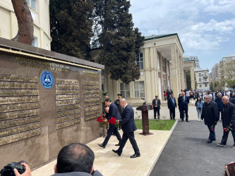 Azərbaycan Tibb Universitetinin Şəhid məzunlarının xatirəsinə ucaldılmış “Memorial Abidə Kompleksi”nin açılış mərasimi keçirildi.