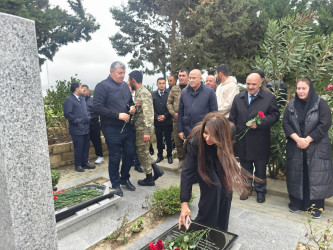 Nəsimi rayon ictimaiyyətinin nümayəndələri Anım Günü münasibətilə Hərbi Memorial Məzarlığı ziyarət etdi.