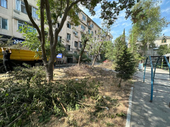 Nəsimi rayonu Cavadxan küçəsi 36 saylı binanın fasadında əsaslı təmir işlərinə başlanılıb.