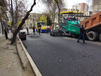 Azadlıq prospektində növbəti asfaltlaşma işləri başa çatıb.