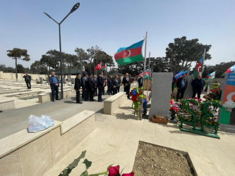 Azərbaycan Silahlı Qüvvələrinin hərbi qulluqçusu Kazımov Vüsal Vüqar oğlunun məzarı ziyarət olundu.