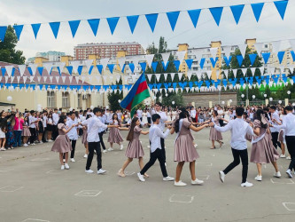 Nəsimi rayonunun ümumtəhsil müəssisələrində “Son zəng” tədbirləri keçirildi.