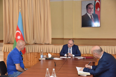 Nəsimi rayon İcra Hakimiyyətinin başçısı növbəti səyyar qəbul keçirib