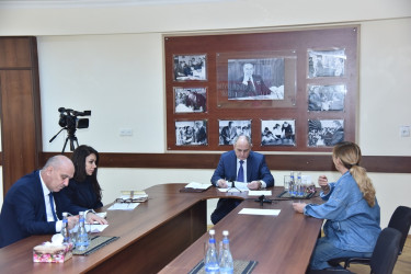 Nəsimi rayon İcra Hakimiyyətinin başçısı növbəti səyyar qəbul keçirib