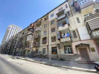 Nəsimi rayonu Mirəli Qaşqay 24 saylı binada  təmir bərpa işləri aparılır.