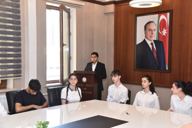 Nəsimi rayonunda respublikanın ali təhsil müəssisələrinə qəbul imtahanlarında rayon üzrə yüksək bal toplayan məzunlarla görüş keçirilib