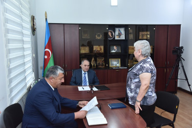 Nəsimi rayon İcra Hakimiyyətinin başçısı növbəti səyyar qəbul keçirib