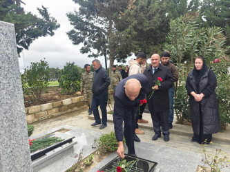 Nəsimi rayon ictimaiyyətinin nümayəndələri Anım Günü münasibətilə Hərbi Memorial Məzarlığı ziyarət etdi.