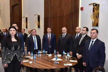 Nəsimi rayonunda Heydər Əliyevin anadan olmasının 102-cİ ildönümünə həsr edilmiş "Bir Xalqın Taleyini Dəyişən Ömür: Heydər Əliyev – Qəlblərdə Yaşayan Lider" mövzusunda tədbir keçirilib.
