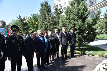 Nəsimi rayonunda 27 Sentyabr - Anım günü münasibətilə  rayon ərazisində yerləşən “Zəfər bağı”nda tədbir keçirilib.