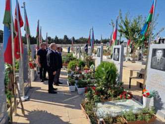 Vətən Müharibəsi Şəhidlərinin və Şəhid Kazımov Vüsal Vüqar oğlunun doğum günü ərəfəsində xatirəsi yad olundu.