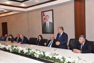 Nəsimi rayonunda respublikanın ali təhsil müəssisələrinə qəbul imtahanlarında rayon üzrə yüksək bal toplayan məzunlarla görüş keçirilib