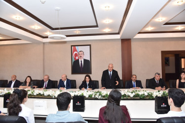 Nəsimi rayonunda respublikanın ali təhsil müəssisələrinə qəbul imtahanlarında rayon üzrə yüksək bal toplayan məzunlarla görüş keçirilib