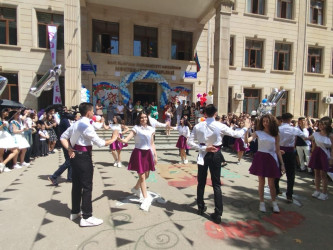 Nəsimi rayonunun ümumtəhsil müəssisələrində “Son zəng” tədbirləri keçirildi.