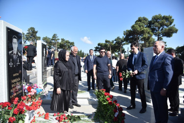 Nəsimi rayon ictimaiyyətinin nümayəndələri Anım Günü münasibətilə Hərbi Memorial Məzarlığı ziyarət etdi.