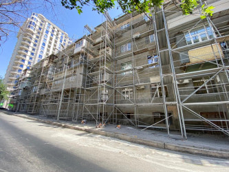 Nəsimi rayonu Mirəli Qaşqay 24 saylı binada  təmir bərpa işləri aparılır.