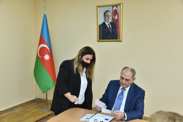 Nəsimi rayon İcra Hakimiyyətinin başçısı növbəti səyyar qəbul keçirib