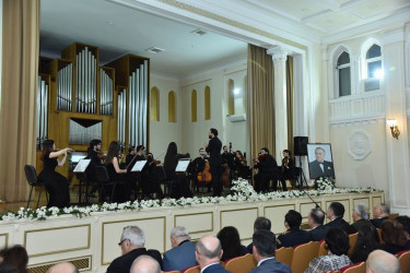 Nəsimi rayonunda Ulu Öndər Heydər Əliyevin anım gününə həsr olunmuş tədbir keçirilib.