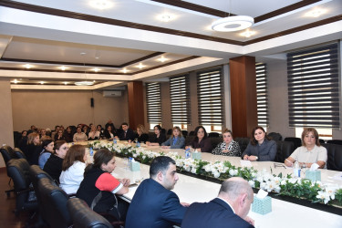 Nəsimi Rayon İcra Hakimiyyətində tam orta ümumtəhsil məktəblərinin və məktəbdənkənar təhsil müəssisələrinin rəhbərlərinin iştirakı ilə müşavirə keçirilib
