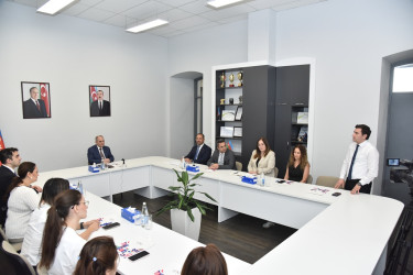 Nəsimi rayon İcra Hakimiyyətinin başçısı növbəti səyyar qəbul keçirib