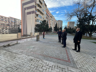 Nəsimi rayonu 4-cü mikrorayonda yerləşən İzmit parkında cari təmir işləri aparılır.