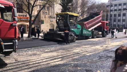 Nəsimi rayonunda asfaltlaşma işləri davam etdirilir.