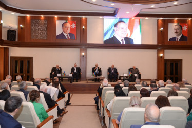 Nəsimi rayonunda “Ulu Öndər Heydər Əliyevin irsi milli sərvətimizdir” mövzusunda elm və tanınmış ziyalıların iştirakı ilə görüş təşkil olunub.