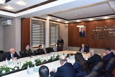 Nəsimi Rayon İcra Hakimiyyətində tam orta ümumtəhsil məktəblərinin və məktəbdənkənar təhsil müəssisələrinin rəhbərlərinin iştirakı ilə müşavirə keçirilib