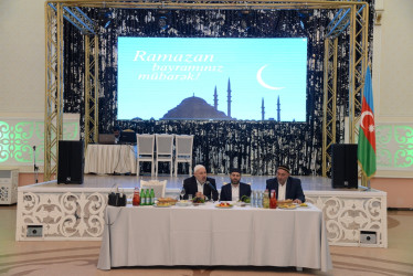 Nəsimi rayonunda Müqəddəs Ramazan bayramı ərəfəsində iftar süfrəsi təşkil edildi.