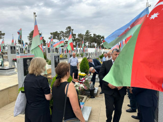 Vətən müharibəsi Şəhidi Hüseynzadə Həmidağa Bağı oğlunun doğum günündə əziz xatirəsi yad olundu.