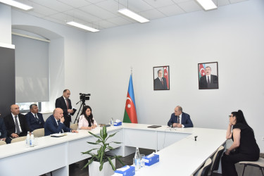 Nəsimi rayon İcra Hakimiyyətinin başçısı növbəti səyyar qəbul keçirib