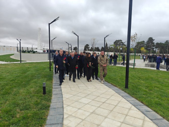 Nəsimi rayon ictimaiyyətinin nümayəndələri Anım Günü münasibətilə Hərbi Memorial Məzarlığı ziyarət etdi.