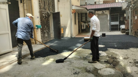 Nəsimi rayonu 28 may küçəsi 4 saylı binanı əhatə edən həyətyanı sahədə asfaltlaşma və cari təmir işləri aparılıb.