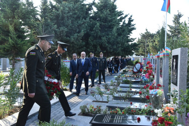 Anım günündə 2 saylı Fəxri və Şəhidlər Xiyabanında  dəfn olunmuş Şəhidlər ziyarət olundu.