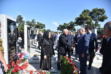 Nəsimi rayon ictimaiyyətinin nümayəndələri Anım Günü münasibətilə Hərbi Memorial Məzarlığı ziyarət etdi.