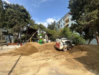 Cavadxan küçəsi 34 və 38 saylı ünvanda abadlıq-quruculuq işləri davam edir.