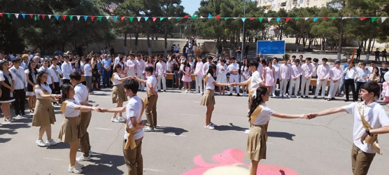 Nəsimi rayonunun ümumtəhsil müəssisələrində “Son zəng” tədbirləri keçirildi.