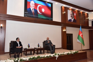 Nəsimi rayonunda Ümummilli lider Heydər Əliyevin anadan olmasının 102 illiyi münasibətilə “Ulu öndər Heydər Əliyev müasir müstəqil Azərbaycanın banisidir ” adlı tədbir keçirilib.