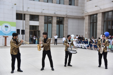 Nəsimi RİH başçısı rayonun ümumtəhsil müəssisələrinə “Son zəng” tədbirlərində iştirak etdi.