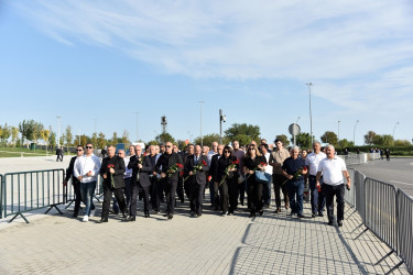 Nəsimi rayon İcra Hakimiyyətinin kollektivi və ictimaiyyət nümayəndələri Zəfər parkını ziyarət etdi.
