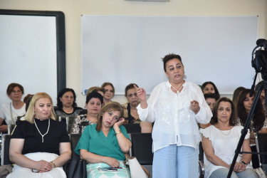 Nəsimi rayon İcra Hakimiyyətinin başçısı növbəti səyyar qəbul keçirib